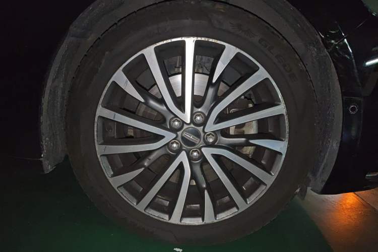 Used Lincoln Continental 2017 2.0T Two-Wheel Drive Prestige Edition Right Front Wheel Hub