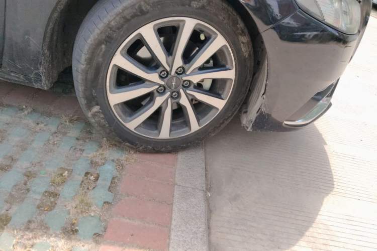 Used Lincoln Continental 2017 2.0T Two-Wheel Drive Deluxe Edition Right Front Wheel Hub