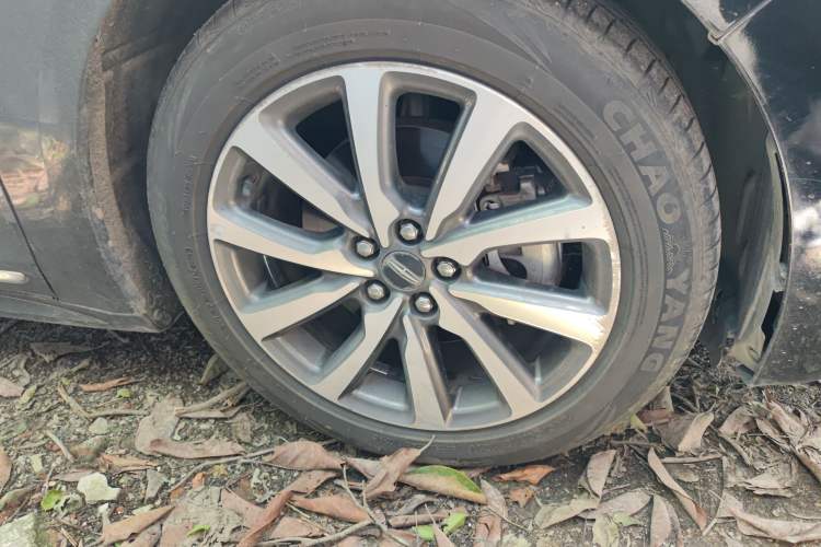 Used Lincoln Continental 2017 2.0T Two-Wheel Drive Deluxe Edition Right Front Wheel Hub