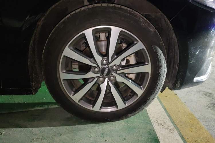 Used Lincoln Continental 2017 2.0T Two-Wheel Drive Deluxe Edition Right Front Wheel Hub