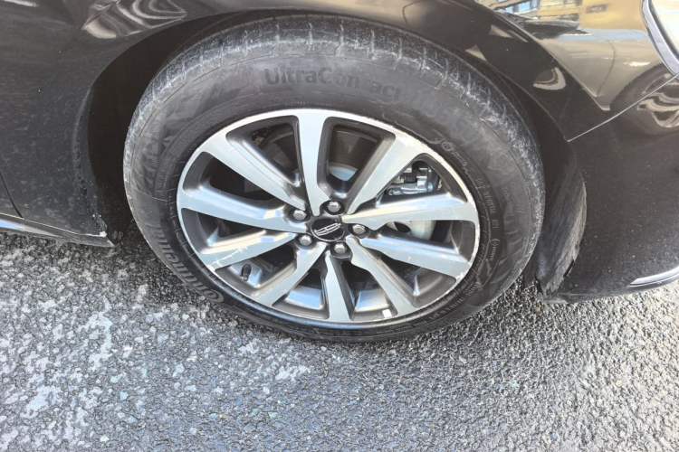 Used Lincoln Continental 2017 2.0T Two-Wheel Drive Deluxe Edition Right Front Wheel Hub