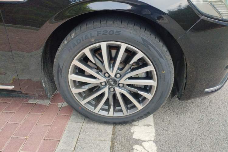 Used Lincoln Continental 2017 2.0T Two-Wheel-Drive Luxury Edition Right Front Wheel Hub