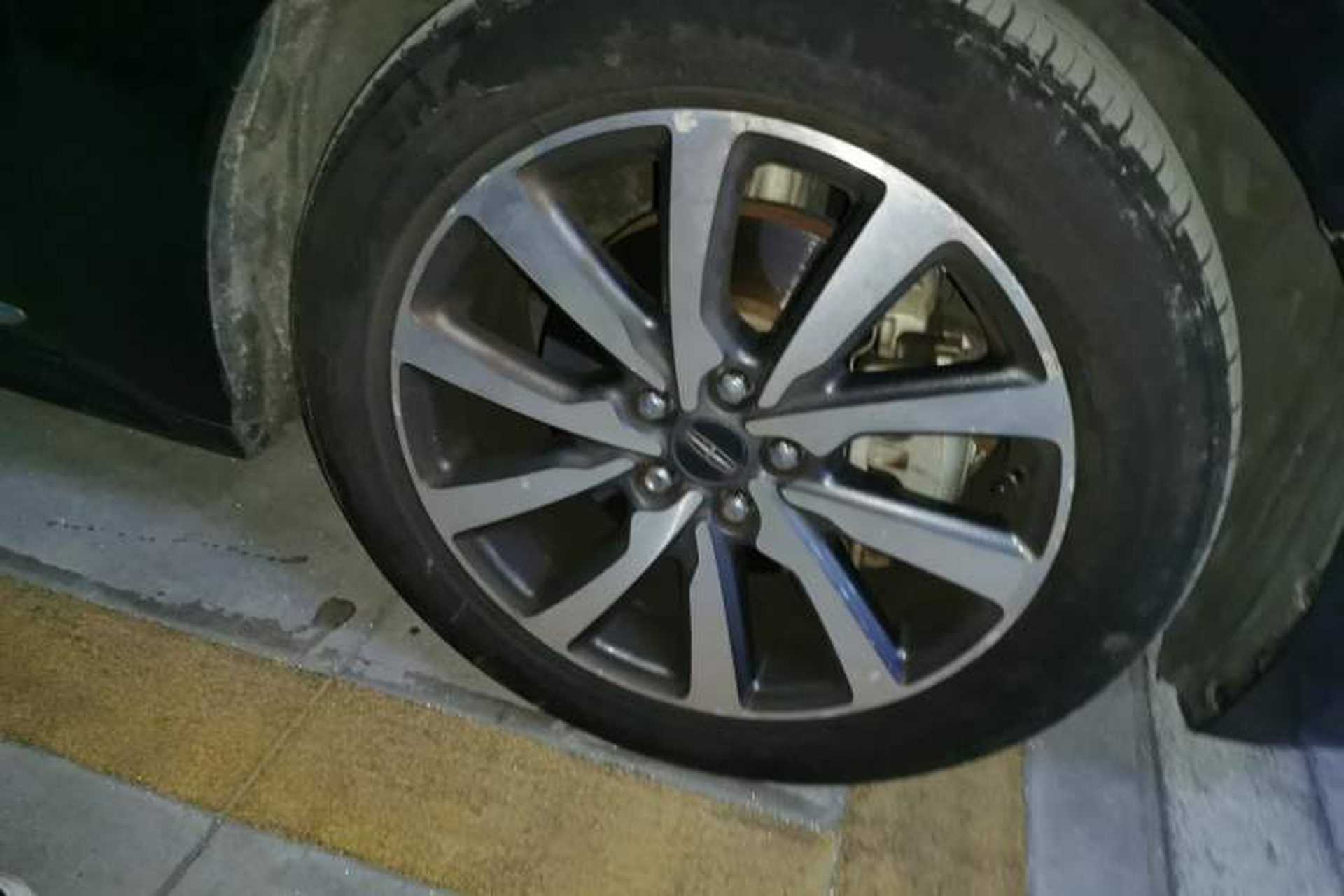 Used Lincoln Continental 2017 2.0T Two-Wheel Drive Deluxe Edition Right Front Wheel Hub