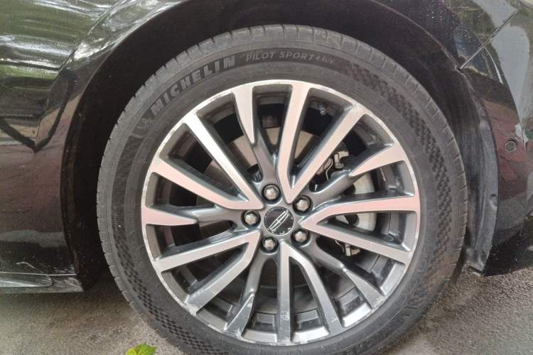 Used Lincoln Continental 2017 2.0T Two-Wheel Drive Prestige Edition Right Front Wheel Hub