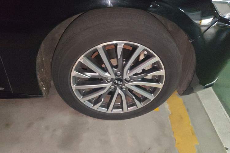 Used Lincoln Continental 2017 2.0T Two-Wheel-Drive Luxury Edition Right Front Wheel Hub