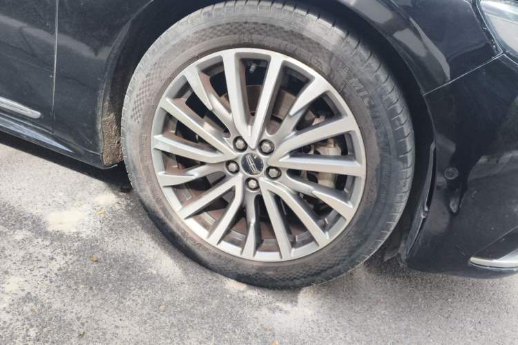 Used Lincoln Continental 2017 2.0T Two-Wheel Drive Prestige Edition Right Front Wheel Hub
