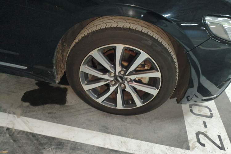 Used Lincoln Continental 2017 2.0T Two-Wheel Drive Deluxe Edition Right Front Wheel Hub