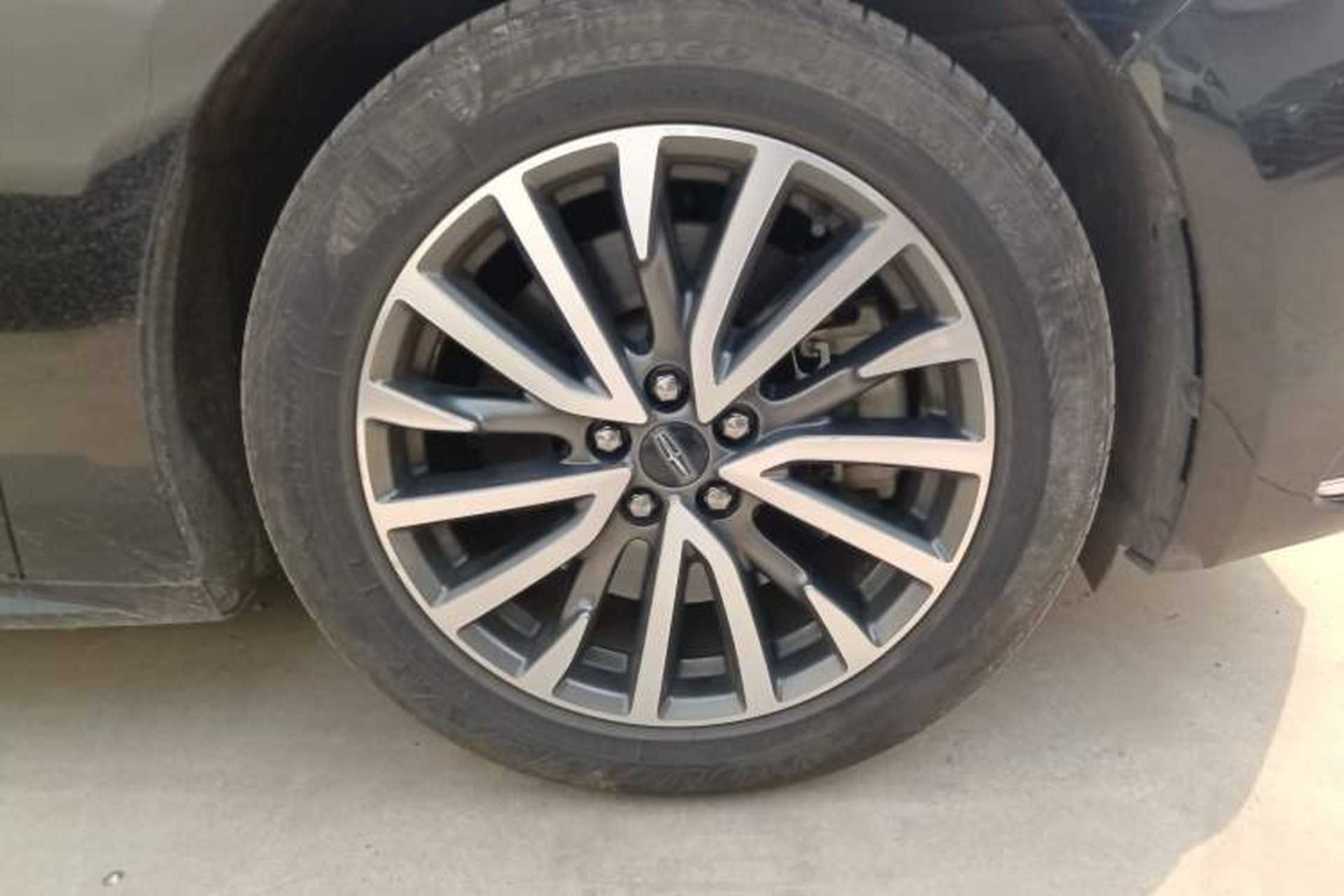 Used Lincoln Continental 2017 2.0T Two-Wheel-Drive Luxury Edition Right Front Wheel Hub