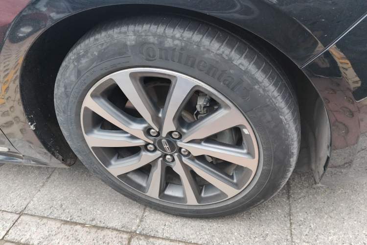 Used Lincoln Continental 2017 2.0T Two-Wheel Drive Deluxe Edition Right Front Wheel Hub