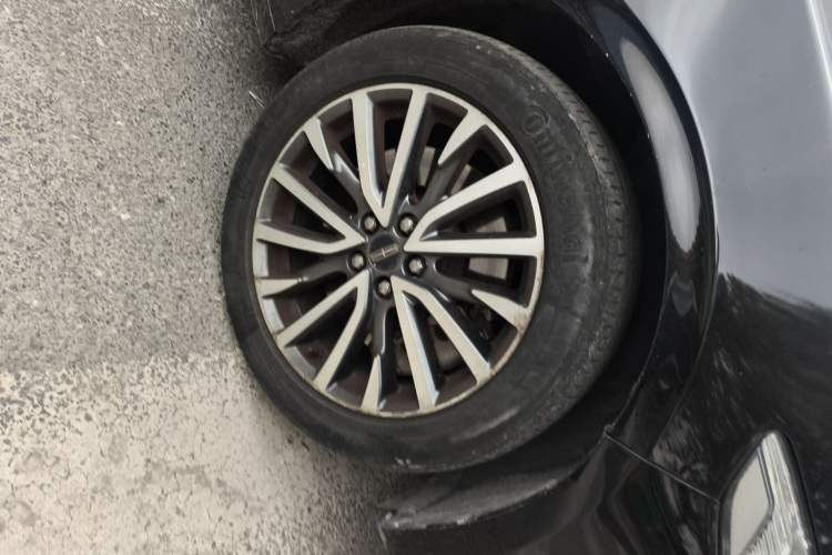 Used Lincoln Continental 2017 2.0T Two-Wheel-Drive Luxury Edition Right Front Wheel Hub