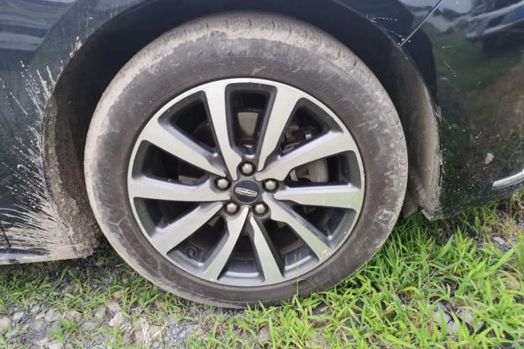 Used Lincoln Continental 2017 2.0T Two-Wheel Drive Deluxe Edition Right Front Wheel Hub