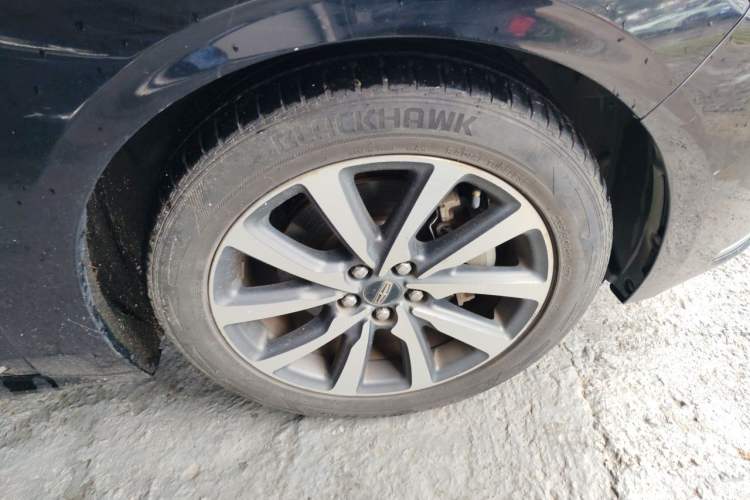 Used Lincoln Continental 2017 2.0T Two-Wheel Drive Deluxe Edition Right Front Wheel Hub