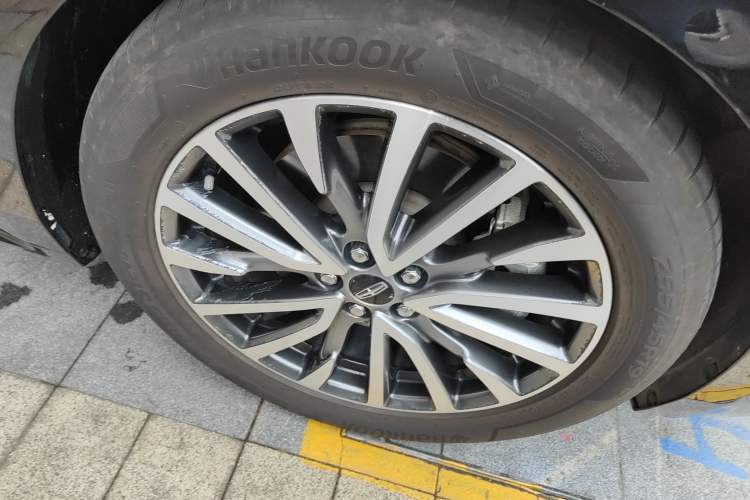 Used Lincoln Continental 2017 2.0T Two-Wheel Drive Prestige Edition Right Front Wheel Hub