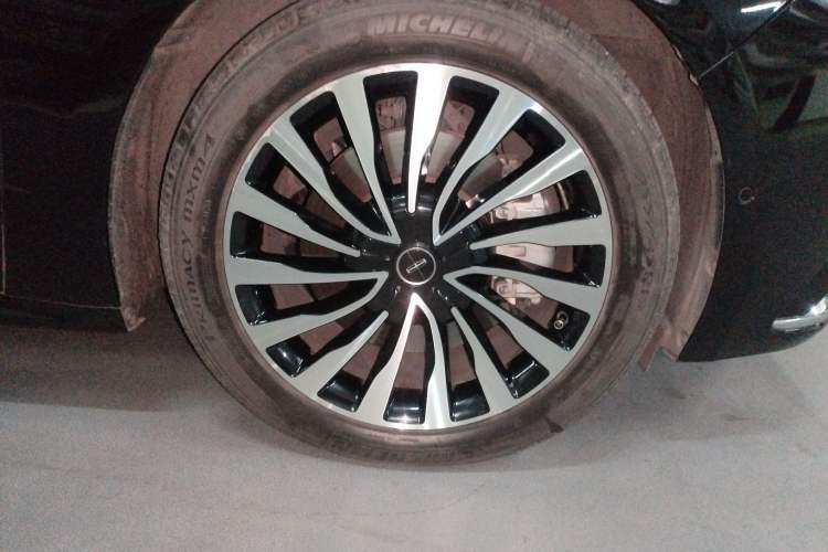 Used Lincoln Continental 2017 3.0T Four-Wheel Drive Presidential Edition Right Front Wheel Hub