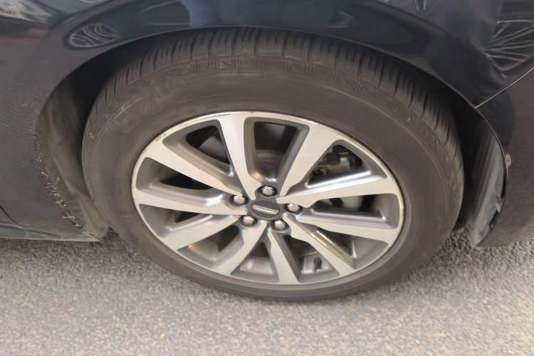 Used Lincoln Continental 2017 2.0T Two-Wheel Drive Deluxe Edition Right Front Wheel Hub