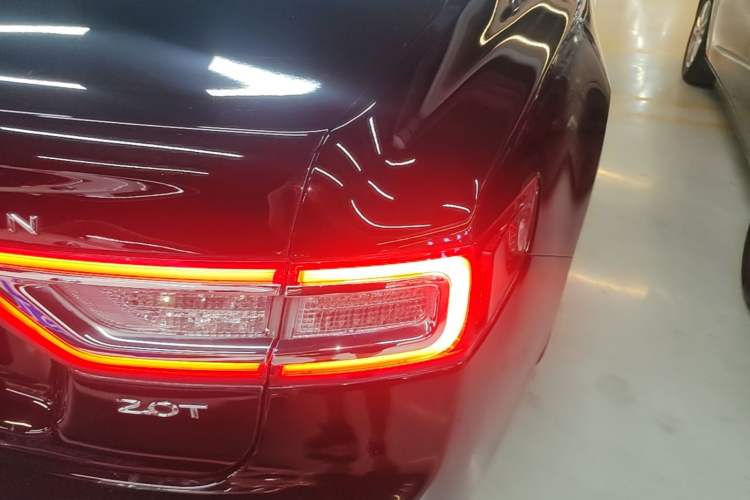 Used Lincoln Continental 2017 2.0T Two-Wheel-Drive Luxury Edition Right Rear Taillight