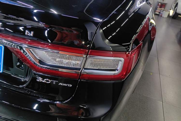 Used Lincoln Continental 2017 3.0T Four-Wheel Drive Prestige Edition Right Rear Taillight