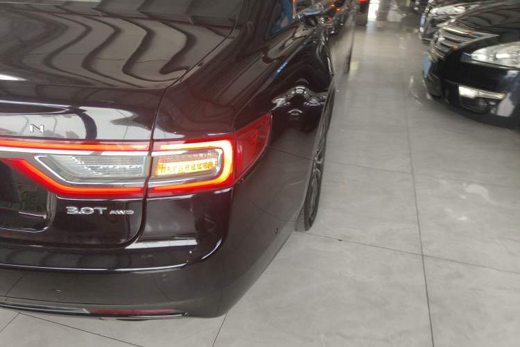 Used Lincoln Continental 2017 3.0T Four-Wheel Drive Prestige Edition Right Rear Taillight