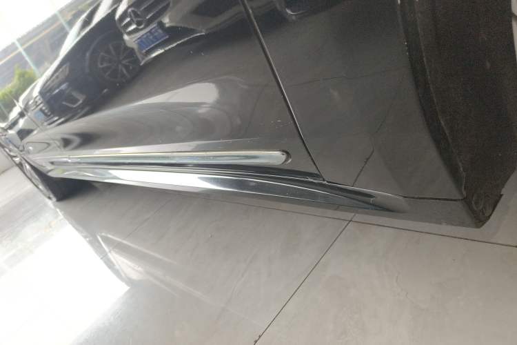 Used Lincoln Continental 2017 3.0T Four-Wheel Drive Prestige Edition Right Side Sill