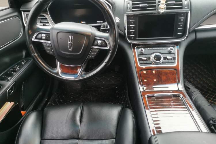 Used Lincoln Continental 2017 2.0T Two-Wheel Drive Deluxe Edition Steering Wheel