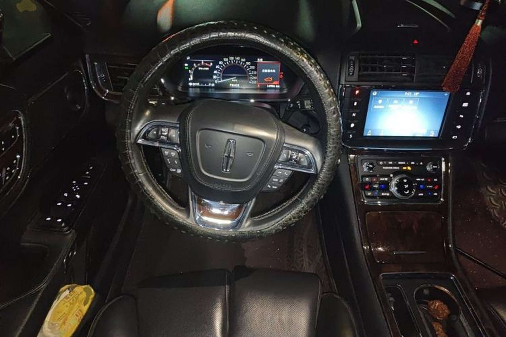 Used Lincoln Continental 2017 2.0T Two-Wheel Drive Prestige Edition Steering Wheel
