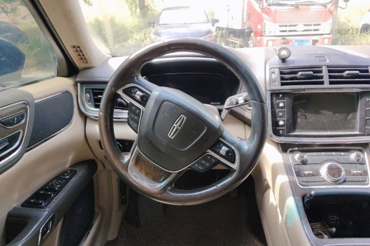 Used Lincoln Continental 2017 2.0T Two-Wheel Drive Deluxe Edition Steering Wheel