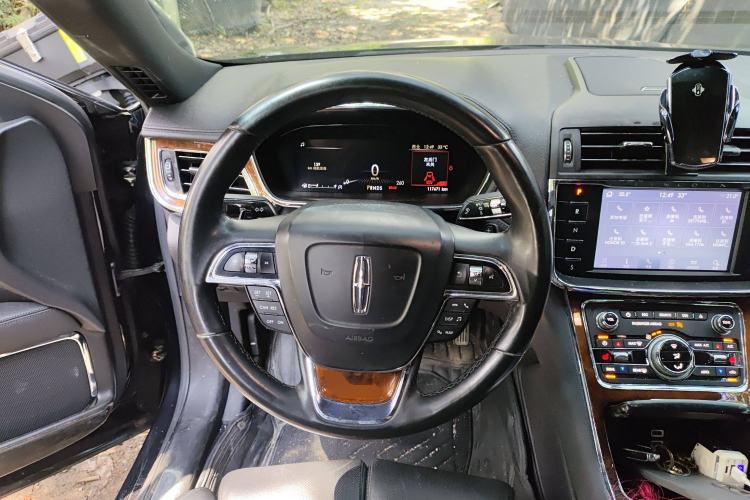 Used Lincoln Continental 2017 2.0T Two-Wheel Drive Deluxe Edition Steering Wheel