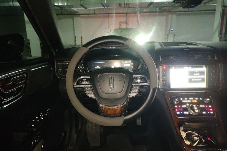 Used Lincoln Continental 2017 2.0T Two-Wheel Drive Deluxe Edition Steering Wheel