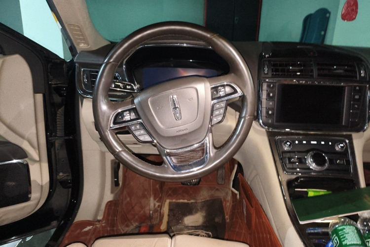 Used Lincoln Continental 2017 2.0T Two-Wheel-Drive Luxury Edition Steering Wheel