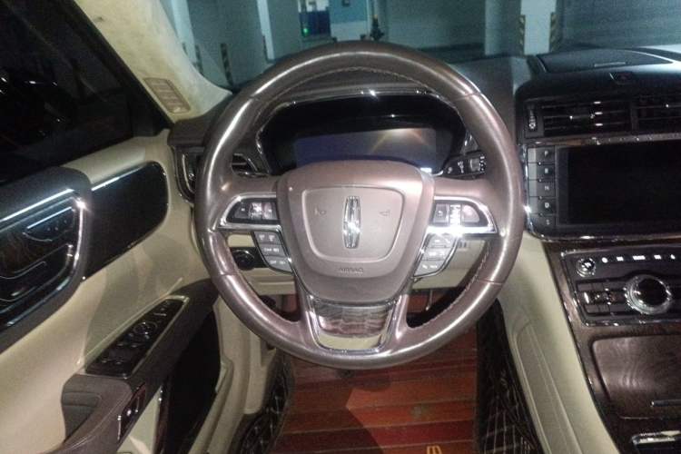 Used Lincoln Continental 2017 2.0T Two-Wheel-Drive Luxury Edition Steering Wheel