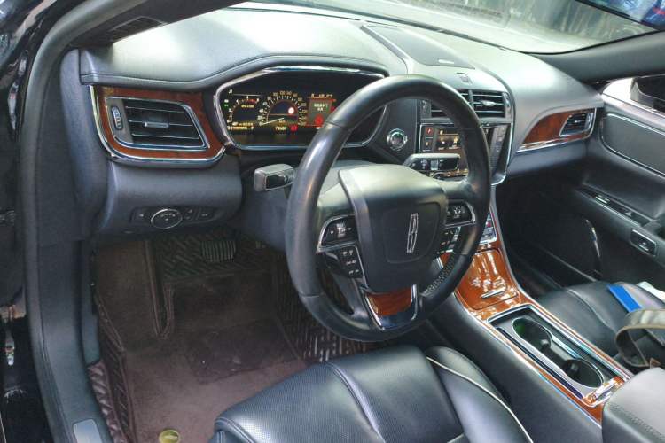 Used Lincoln Continental 2017 2.0T Two-Wheel-Drive Luxury Edition Steering Wheel