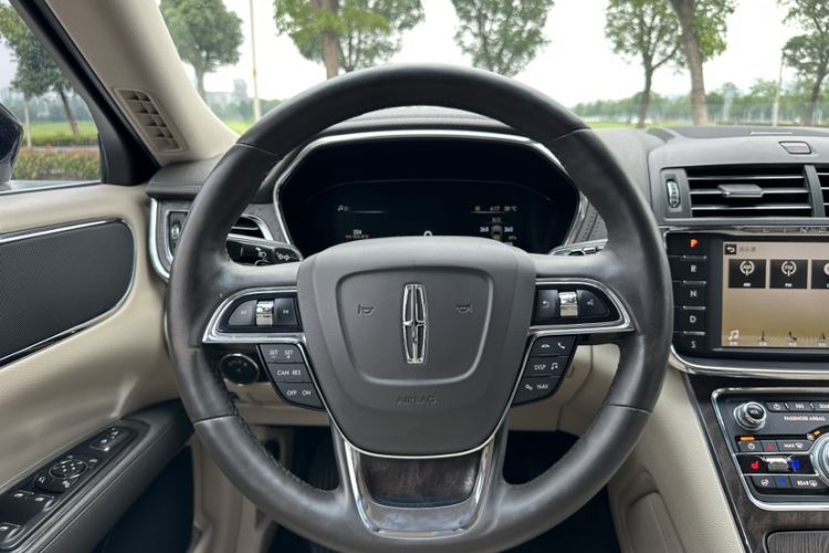 Used Lincoln Continental 2017 2.0T Two-Wheel-Drive Luxury Edition Steering Wheel