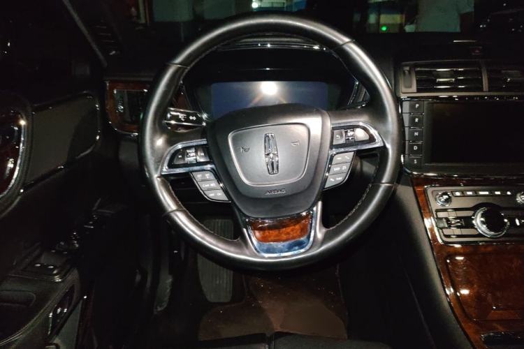 Used Lincoln Continental 2017 2.0T Two-Wheel Drive Deluxe Edition Steering Wheel