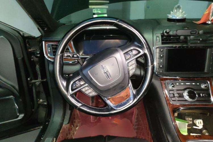 Used Lincoln Continental 2017 2.0T Two-Wheel Drive Deluxe Edition Steering Wheel
