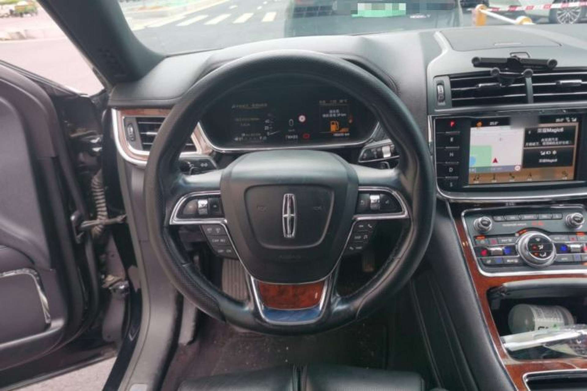 Used Lincoln Continental 2017 2.0T Two-Wheel-Drive Luxury Edition Steering Wheel