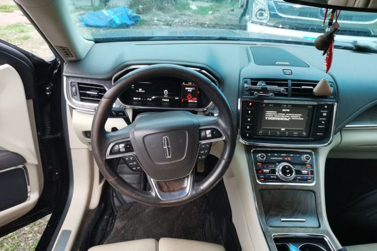 Used Lincoln Continental 2017 2.0T Two-Wheel Drive Deluxe Edition Steering Wheel