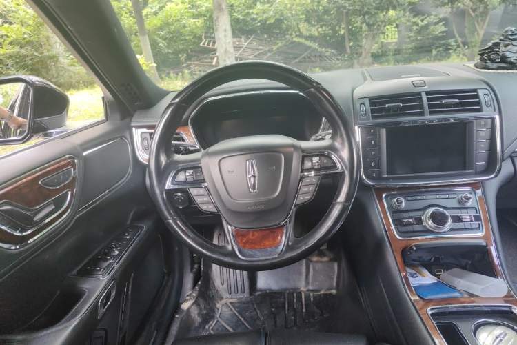 Used Lincoln Continental 2017 2.0T Two-Wheel-Drive Luxury Edition Steering Wheel