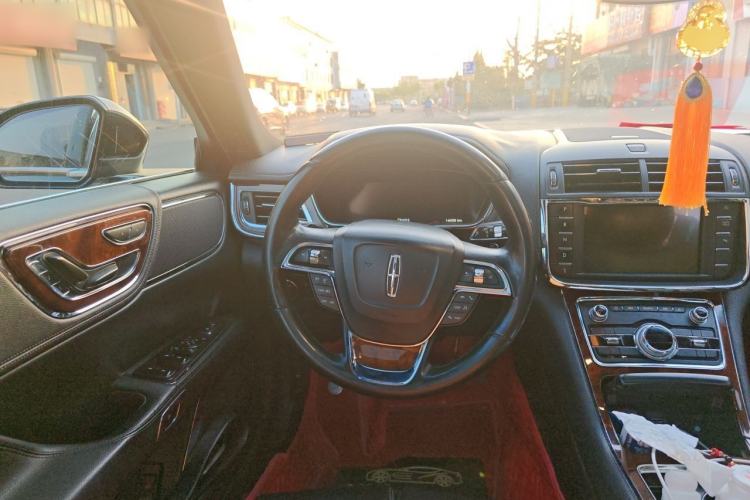 Used Lincoln Continental 2017 2.0T Two-Wheel-Drive Luxury Edition Steering Wheel