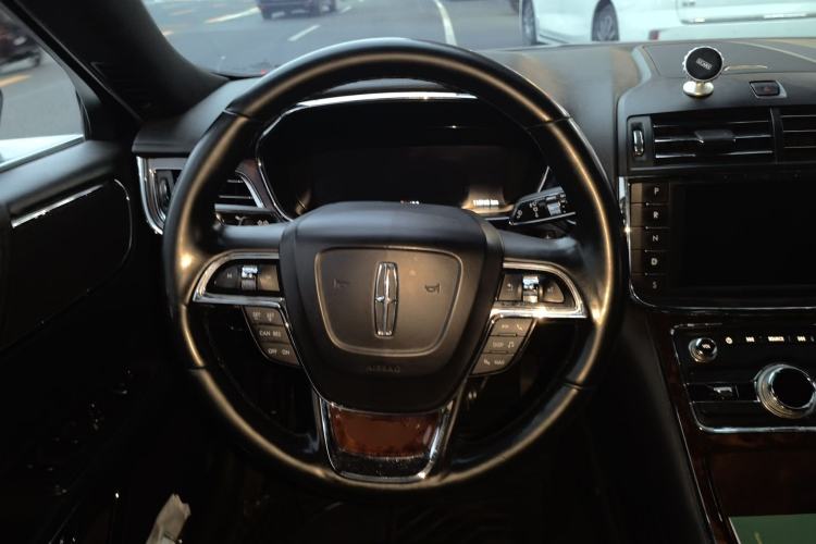 Used Lincoln Continental 2017 2.0T Two-Wheel Drive Deluxe Edition Steering Wheel