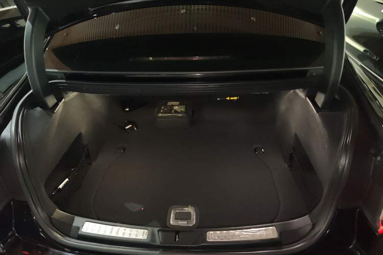 Used Lincoln Continental 2017 2.0T Two-Wheel-Drive Luxury Edition Trunk