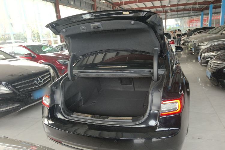 Used Lincoln Continental 2017 3.0T Four-Wheel Drive Prestige Edition Trunk