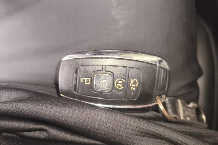 Used Lincoln Continental 2017 2.0T Two-Wheel Drive Prestige Edition Vehicle Key