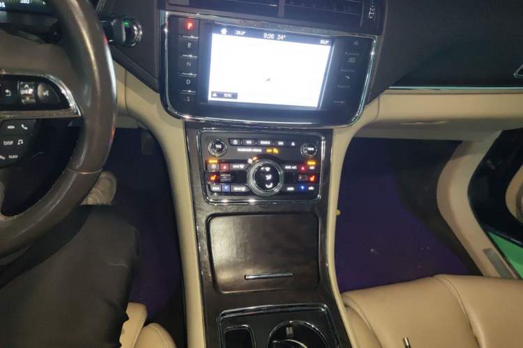 Used Lincoln Continental 2017 2.0T Two-Wheel Drive Deluxe Edition Audio And AC Panel
