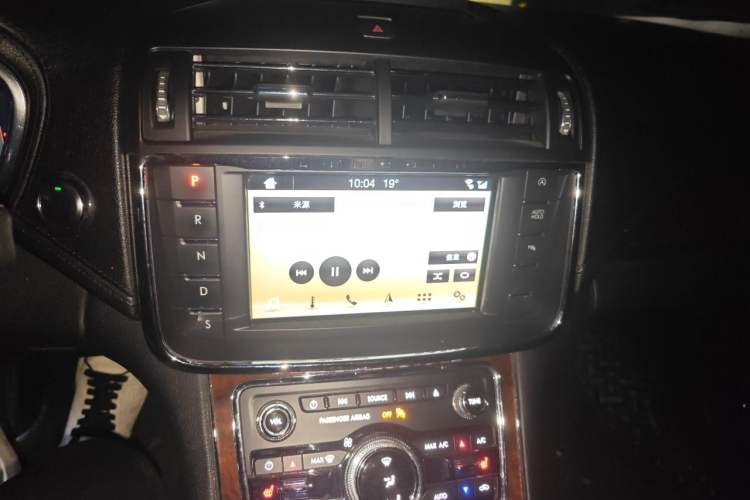 Used Lincoln Continental 2017 2.0T Two-Wheel Drive Deluxe Edition Audio And AC Panel
