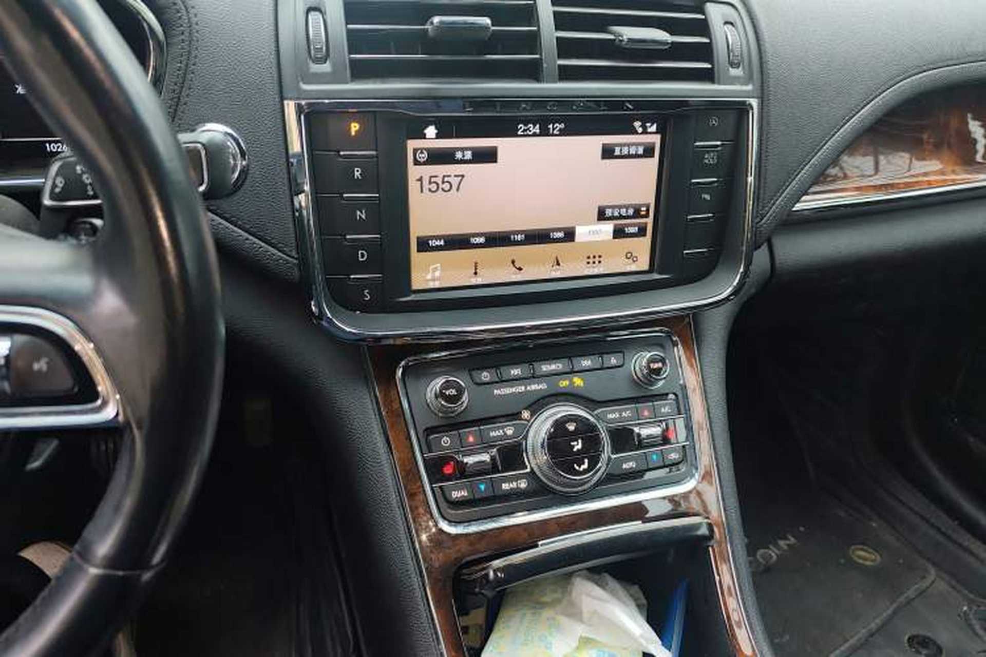 Used Lincoln Continental 2017 2.0T Two-Wheel Drive Deluxe Edition Audio And AC Panel