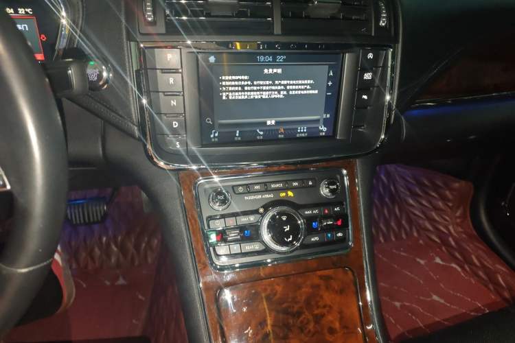 Used Lincoln Continental 2017 2.0T Two-Wheel-Drive Luxury Edition Audio And AC Panel