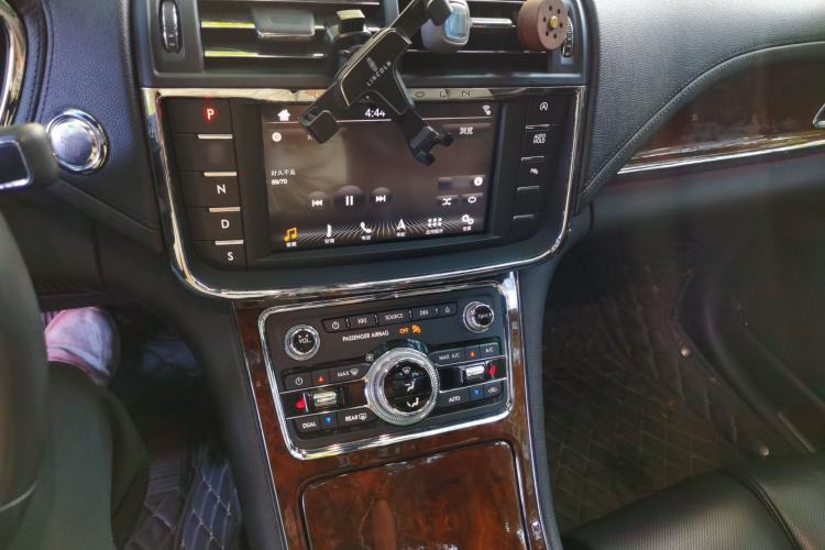 Used Lincoln Continental 2017 2.0T Two-Wheel Drive Deluxe Edition Audio And AC Panel