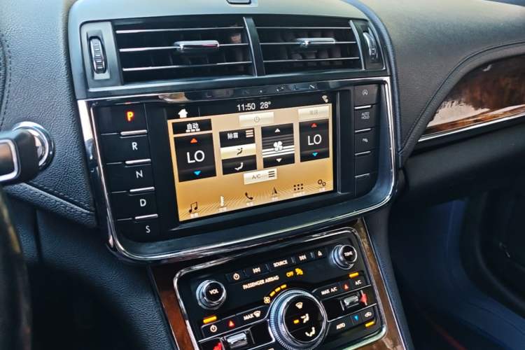 Used Lincoln Continental 2017 2.0T Two-Wheel Drive Deluxe Edition Audio And AC Panel