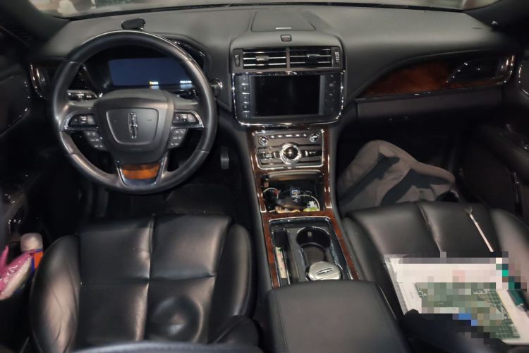 Used Lincoln Continental 2017 2.0T Two-Wheel Drive Deluxe Edition Center Console