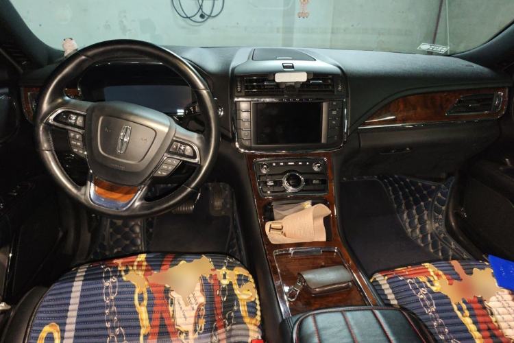 Used Lincoln Continental 2017 2.0T Two-Wheel-Drive Luxury Edition Center Console